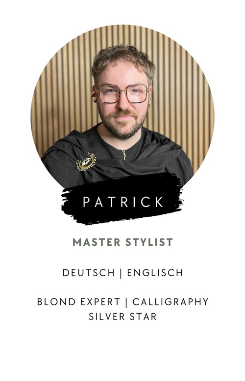 Portrait von Patrick, Master Stylist bei max your hairstyle und Experte für Blond und Calligraphy Cut. Er spricht Deutsch und Englisch.
